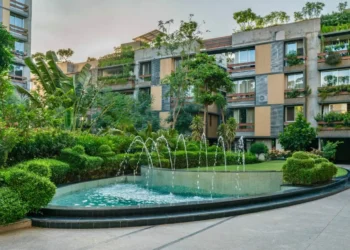 The Integration of Natural Elements and Comfort in Urban Residential Standards