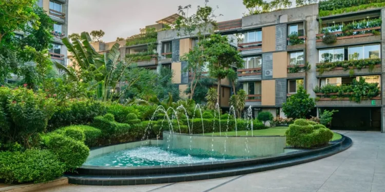 The Integration of Natural Elements and Comfort in Urban Residential Standards